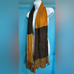 Scarf in light brown and dark brown